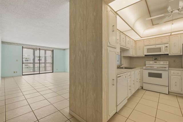 205 SE 11th Terrace 403, Dania Beach, FL 33004