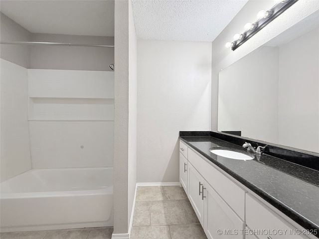 2003 Deer Run Circle, Muskogee, OK 74403