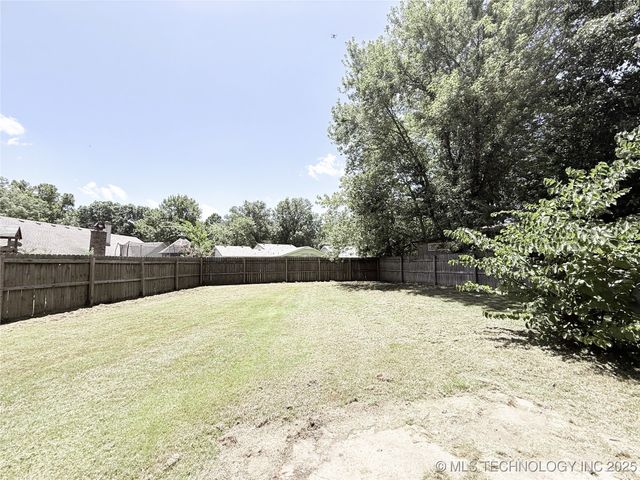 2003 Deer Run Circle, Muskogee, OK 74403