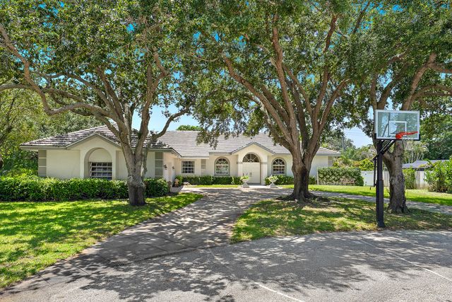 3 SE Loggerhead Lane, Tequesta, FL 33469