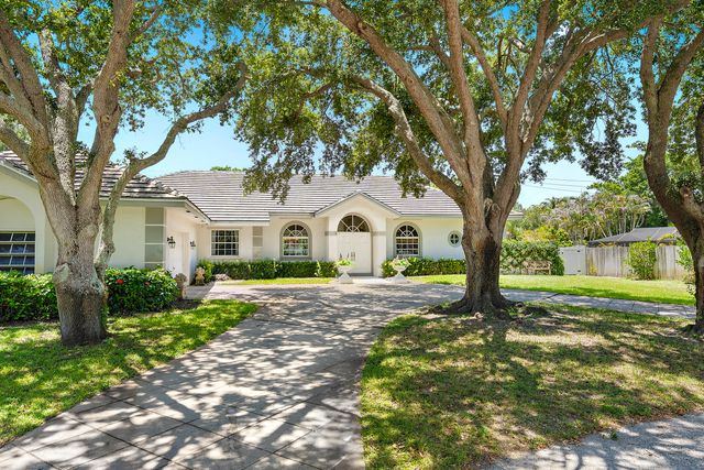 3 SE Loggerhead Lane, Tequesta, FL 33469