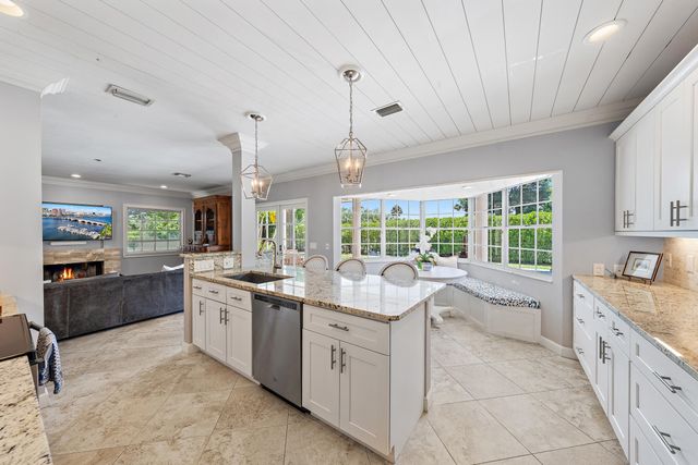 3 SE Loggerhead Lane, Tequesta, FL 33469