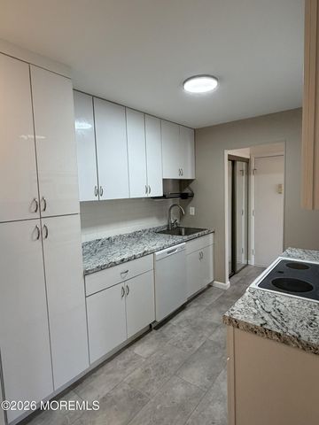 84 Amberly Drive J, Manalapan, NJ 07726