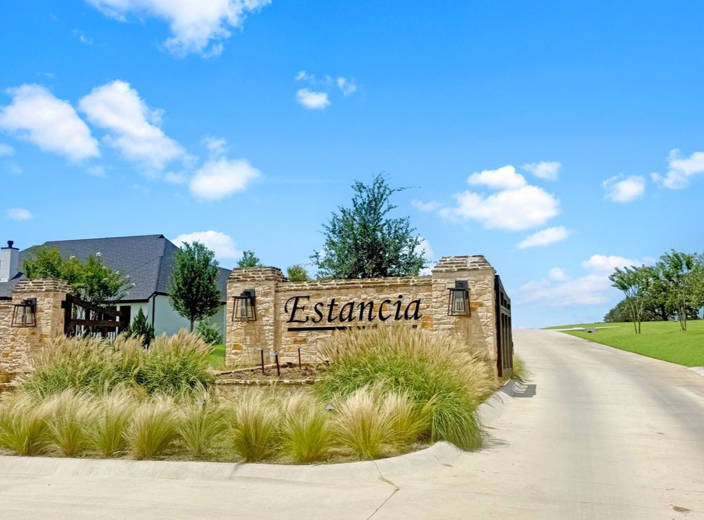 2012 Vaquero Drive, Weatherford, TX 76088