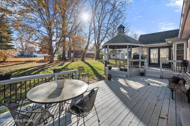 239 Shady Pond Ln, Shepherdsville, KY 40165