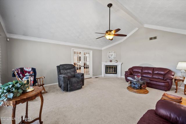 239 Shady Pond Ln, Shepherdsville, KY 40165