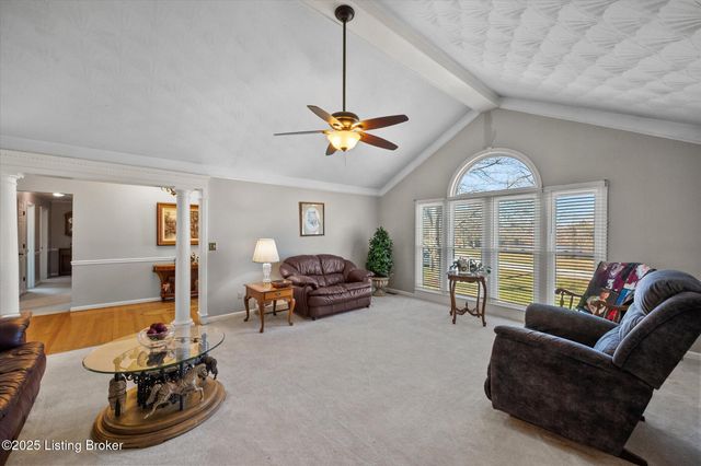 239 Shady Pond Ln, Shepherdsville, KY 40165