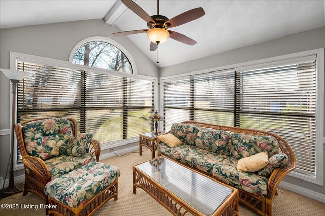 239 Shady Pond Ln, Shepherdsville, KY 40165