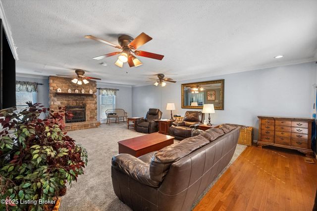 239 Shady Pond Ln, Shepherdsville, KY 40165