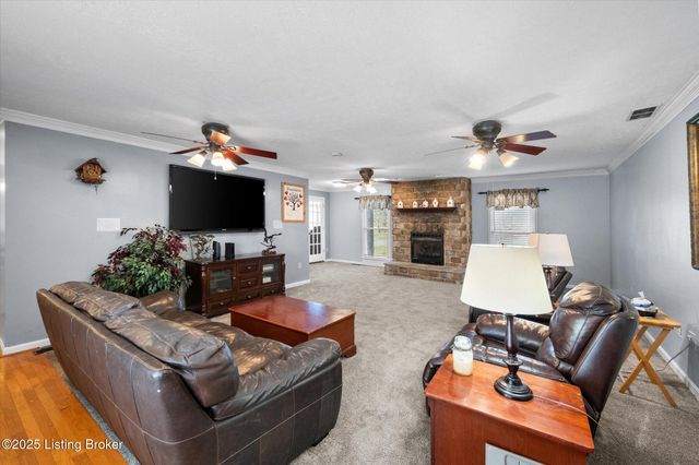 239 Shady Pond Ln, Shepherdsville, KY 40165