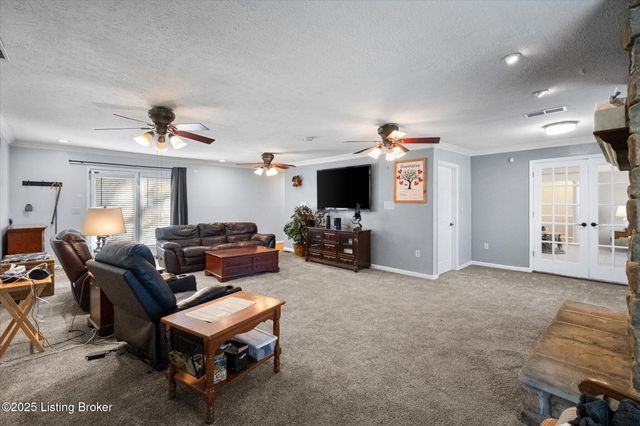 239 Shady Pond Ln, Shepherdsville, KY 40165