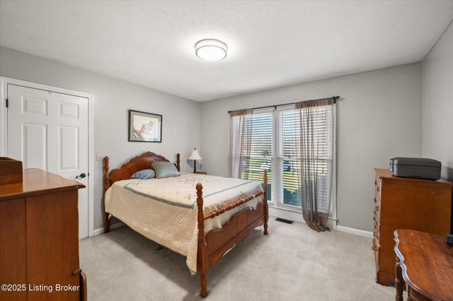 239 Shady Pond Ln, Shepherdsville, KY 40165