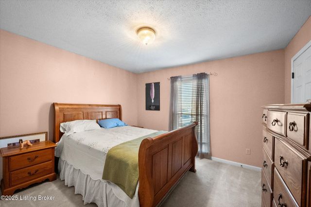 239 Shady Pond Ln, Shepherdsville, KY 40165