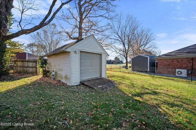 239 Shady Pond Ln, Shepherdsville, KY 40165