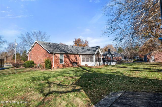 239 Shady Pond Ln, Shepherdsville, KY 40165