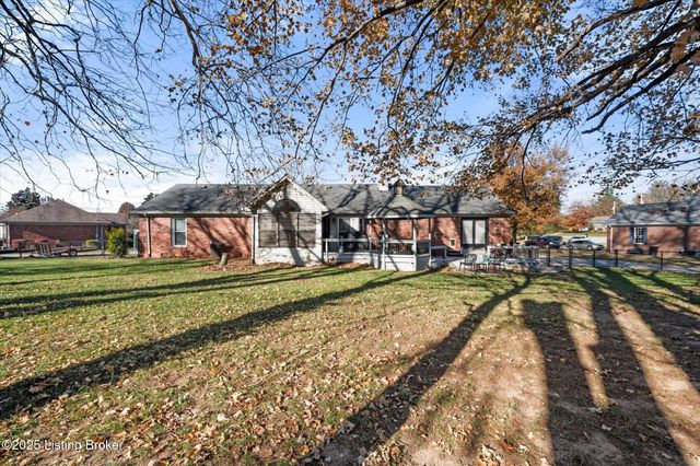 239 Shady Pond Ln, Shepherdsville, KY 40165