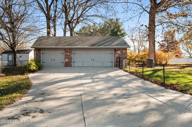 239 Shady Pond Ln, Shepherdsville, KY 40165