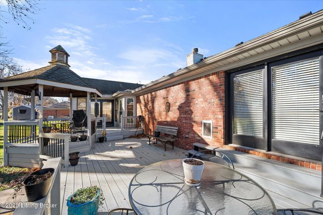 239 Shady Pond Ln, Shepherdsville, KY 40165