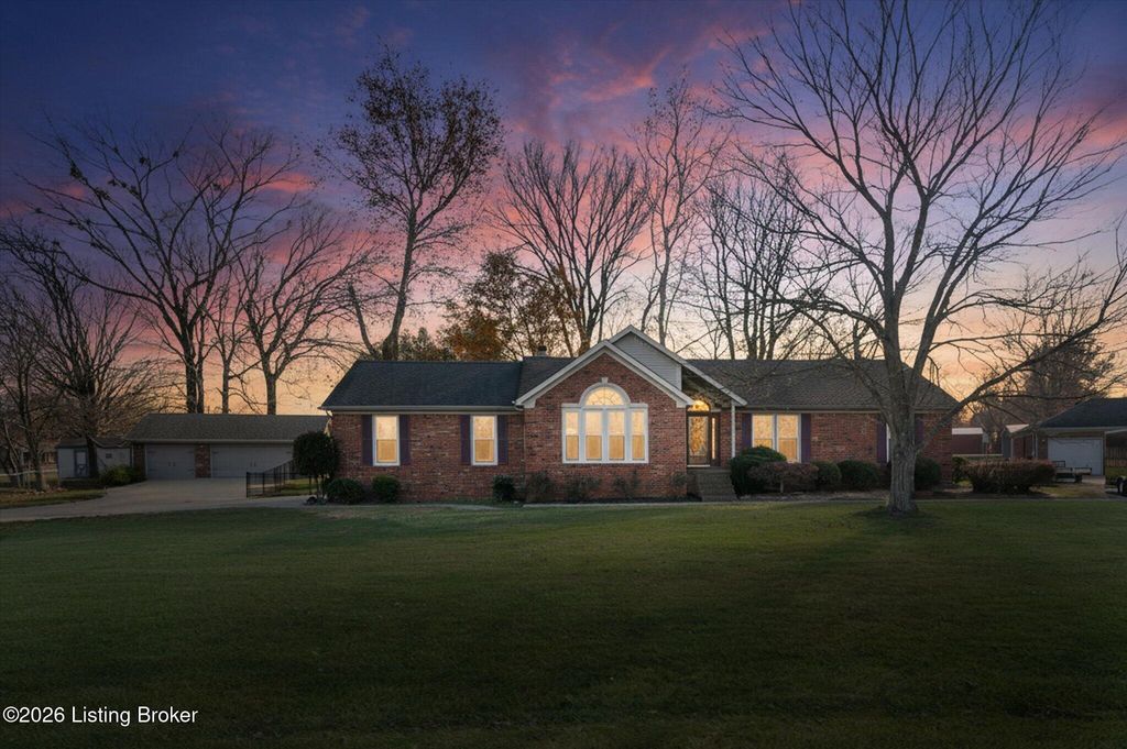 239 Shady Pond Ln, Shepherdsville, KY 40165