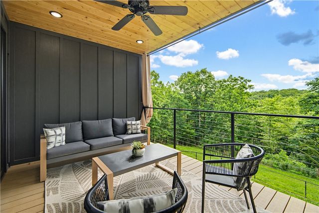 52 Chatburn Drive, Bella Vista, AR 72715