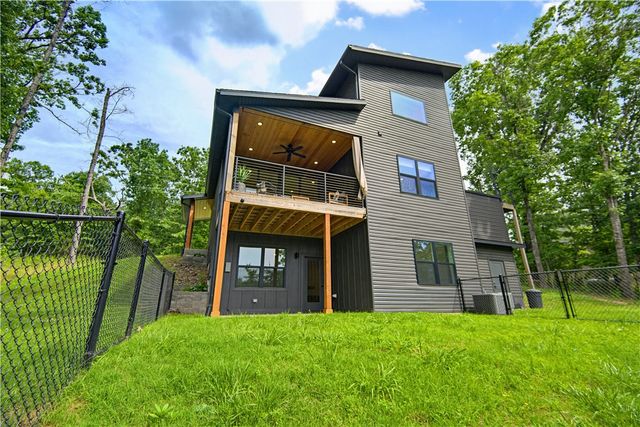 52 Chatburn Drive, Bella Vista, AR 72715