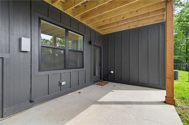 52 Chatburn Drive, Bella Vista, AR 72715