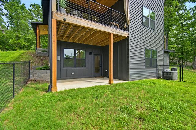 52 Chatburn Drive, Bella Vista, AR 72715