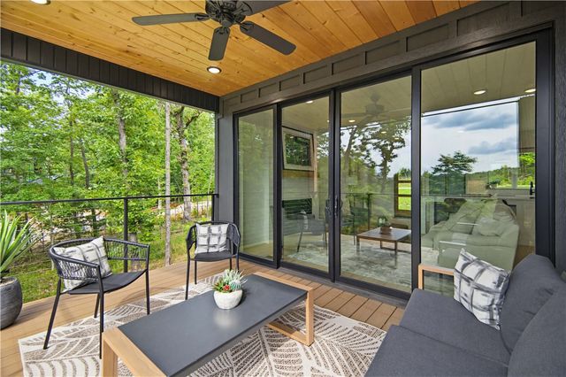 52 Chatburn Drive, Bella Vista, AR 72715