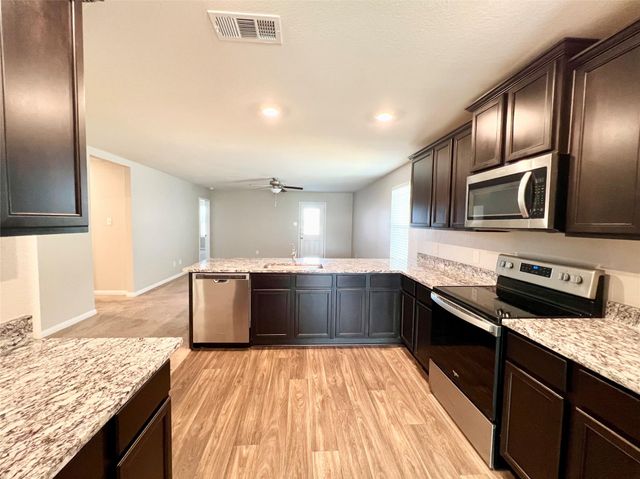 1033 Riverdale CV, Jarrell, TX 76537