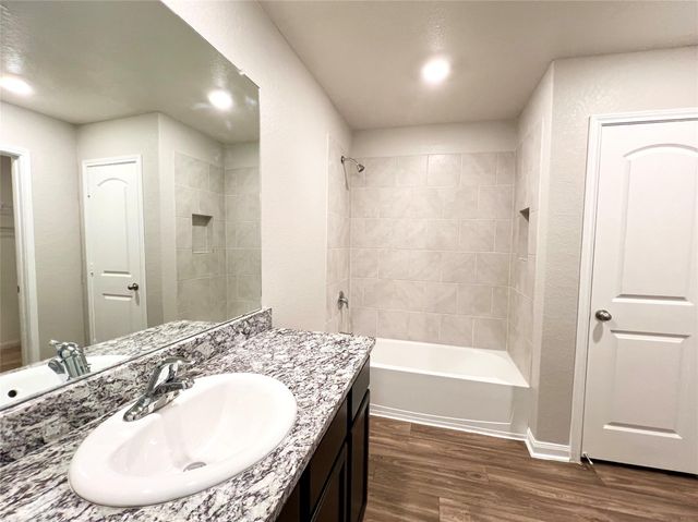 1033 Riverdale CV, Jarrell, TX 76537