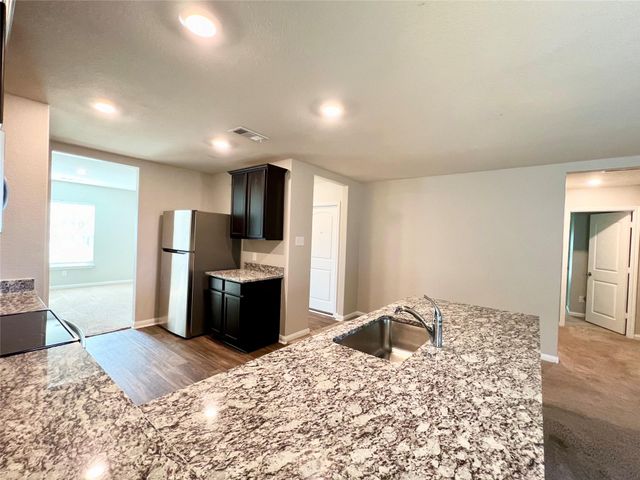 1033 Riverdale CV, Jarrell, TX 76537