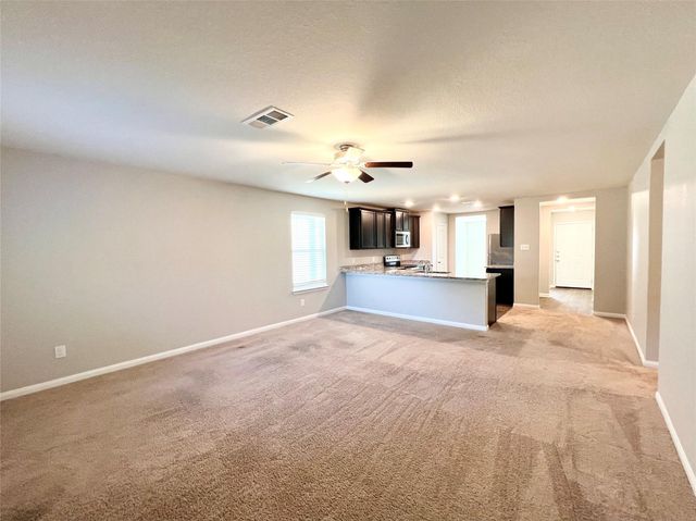 1033 Riverdale CV, Jarrell, TX 76537