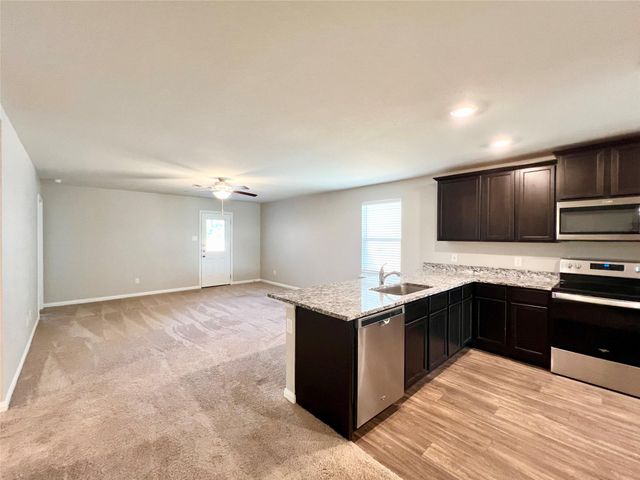 1033 Riverdale CV, Jarrell, TX 76537