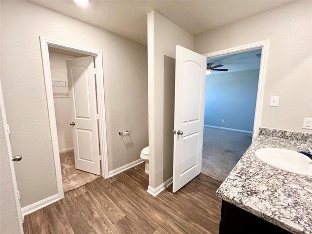 1033 Riverdale CV, Jarrell, TX 76537