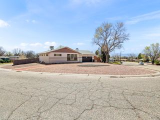 20 Robertson Rd, Pueblo, CO 81001