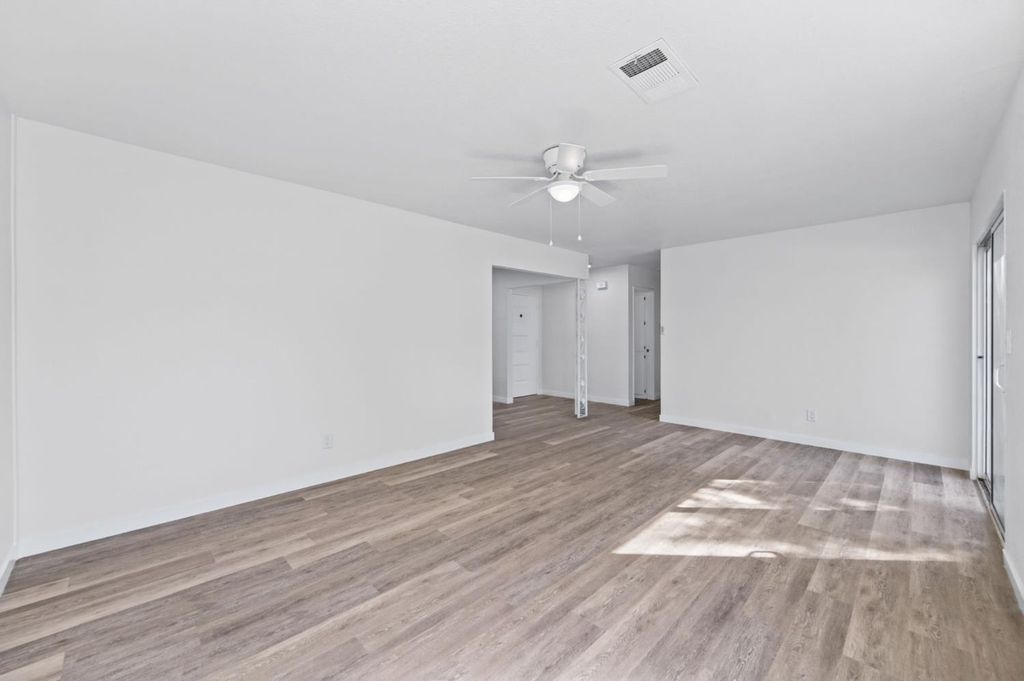 Image 11 of property listing at 10129 Heath Street, Hanford, CA 93230