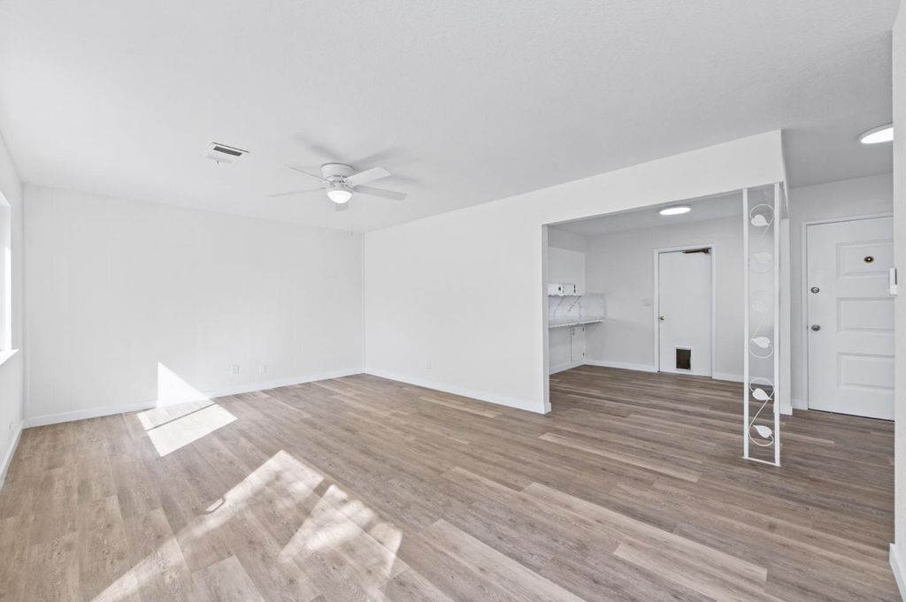 Image 12 of property listing at 10129 Heath Street, Hanford, CA 93230