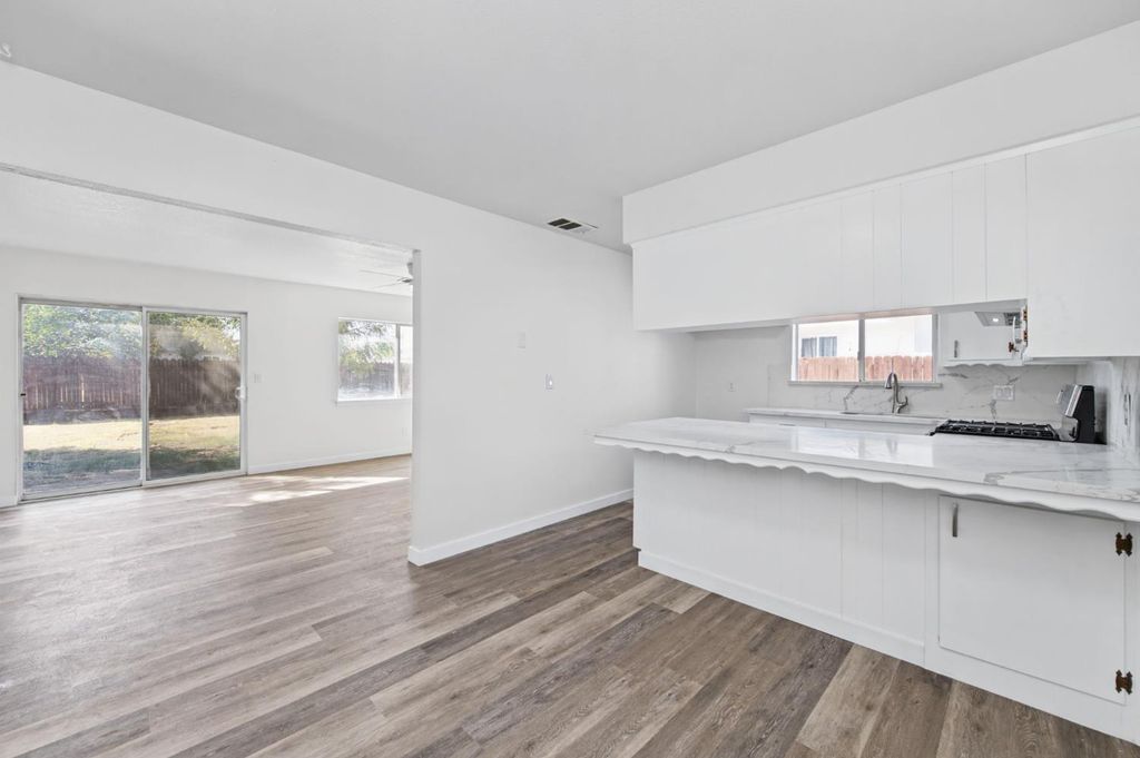 Image 16 of property listing at 10129 Heath Street, Hanford, CA 93230