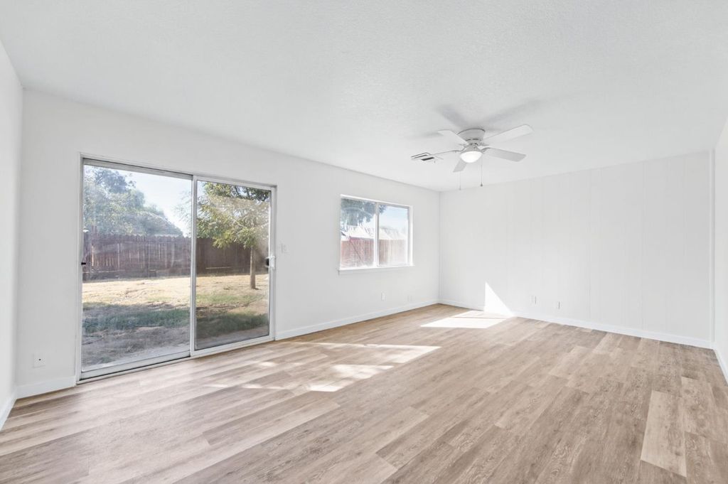 Image 9 of property listing at 10129 Heath Street, Hanford, CA 93230
