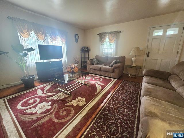 499 Jauncey Avenue, Lyndhurst, NJ 07071