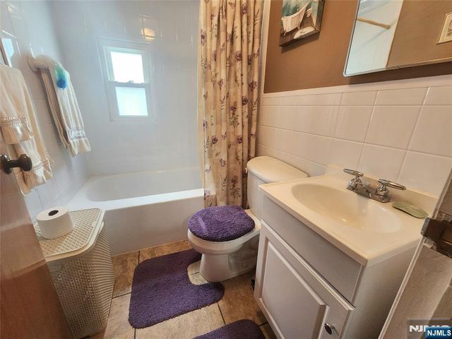 499 Jauncey Avenue, Lyndhurst, NJ 07071
