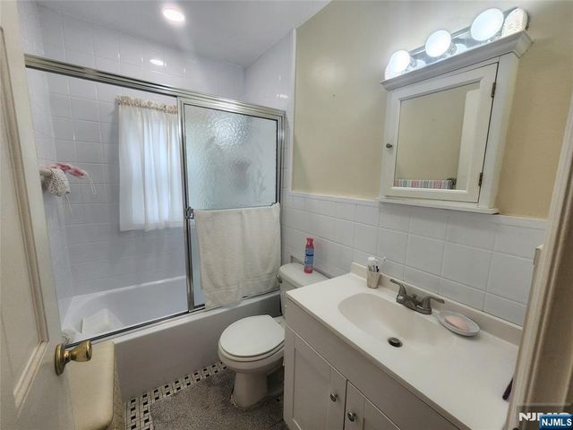 499 Jauncey Avenue, Lyndhurst, NJ 07071