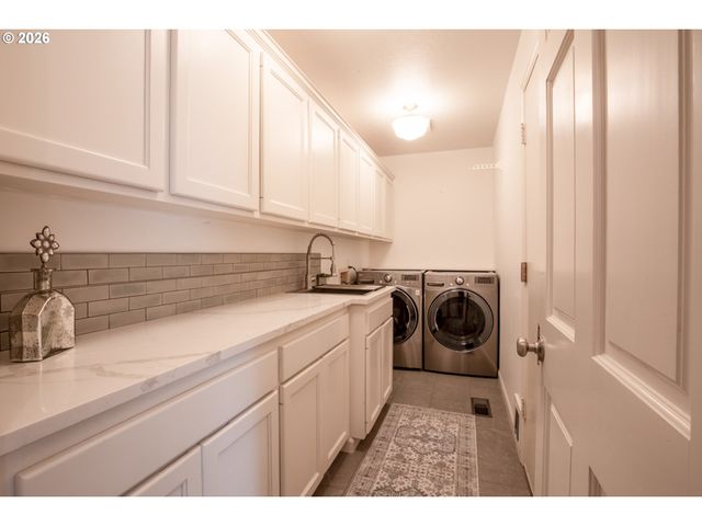 2595 W 28TH Ave, Eugene, OR 97405