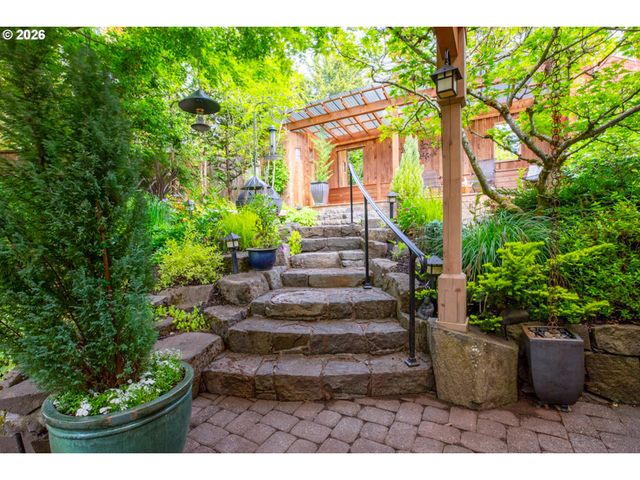 2595 W 28TH Ave, Eugene, OR 97405