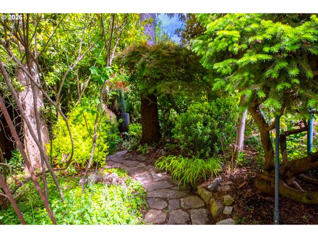2595 W 28TH Ave, Eugene, OR 97405