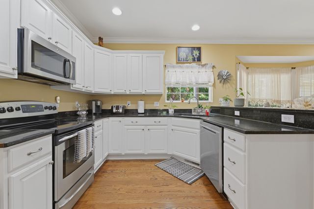 6426 Farm House Road, Ravenel, SC 29470