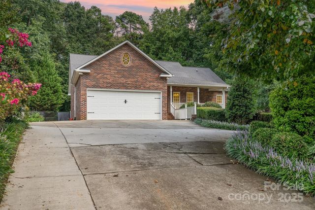 1448 Weatherwood Drive, Lincolnton, NC 28092