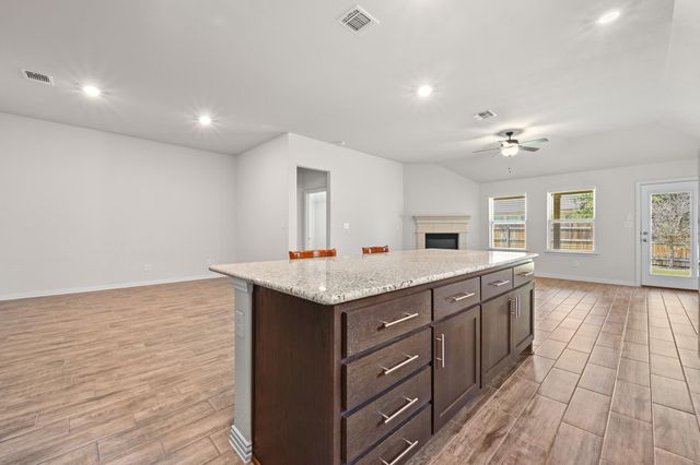 188 Danbark DR, Buda, TX 78610