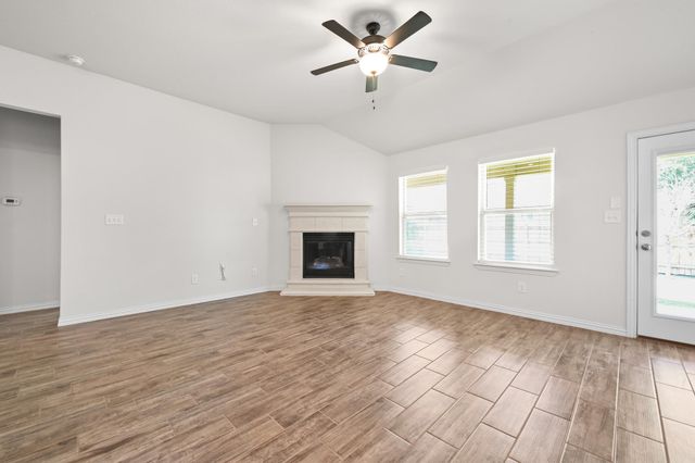 188 Danbark DR, Buda, TX 78610