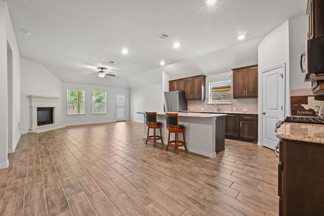 188 Danbark DR, Buda, TX 78610